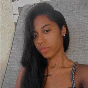 Meet your Posher, Niya